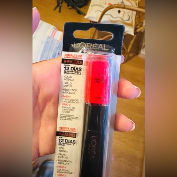 NWT LOreal -020- Fuschia for Life- Infallible Duo Long Lasting Nail Polish - Picture 4 of 4